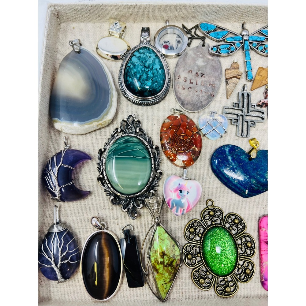 Vintage & Modern Gold & Silver Tone Assorted Necklace Pendant & Charm Lot of 80 - Picture 13 of 16